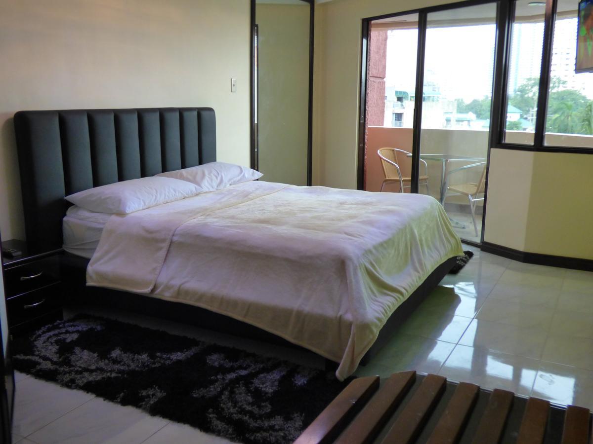 Manila Bay Serviced Apartments Buitenkant foto