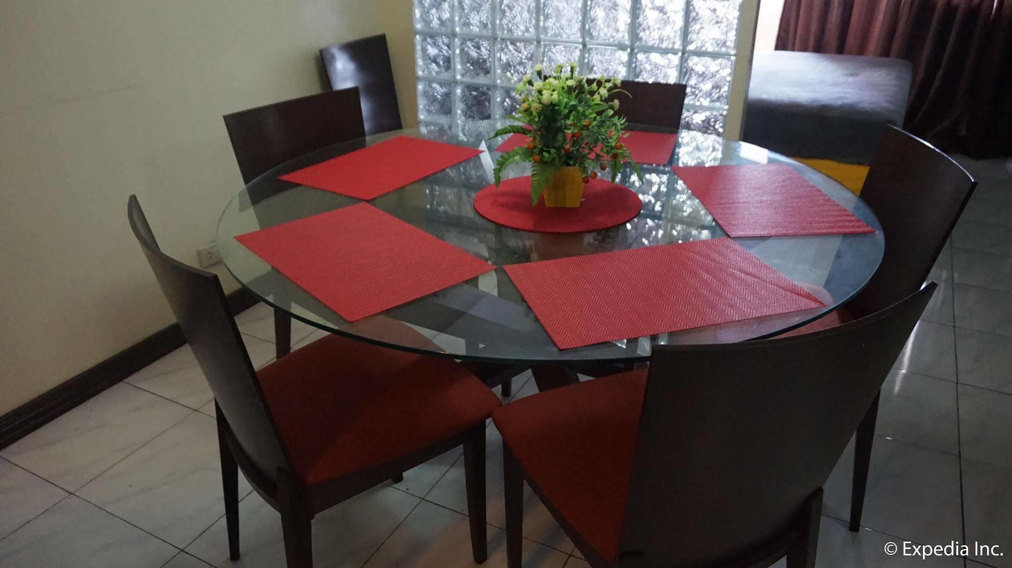 Manila Bay Serviced Apartments Buitenkant foto